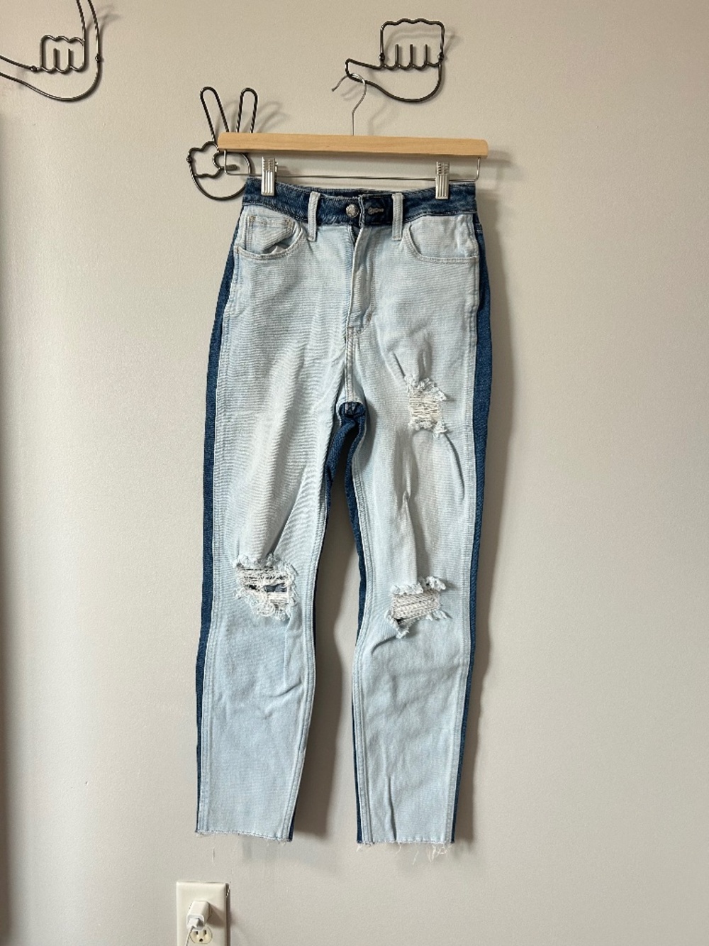 Hollister Ripped Ultra High-Rise Mom Jeans (Dual Colour)